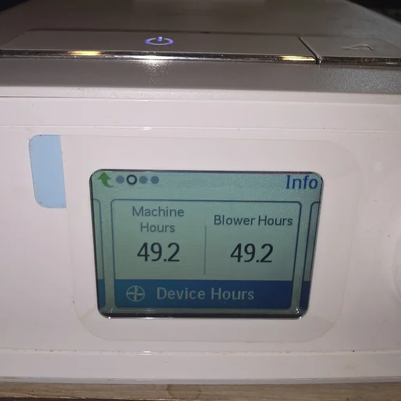 49 Hours Philips Dreamstation Machine With Humidifier - Picture 2 of 4